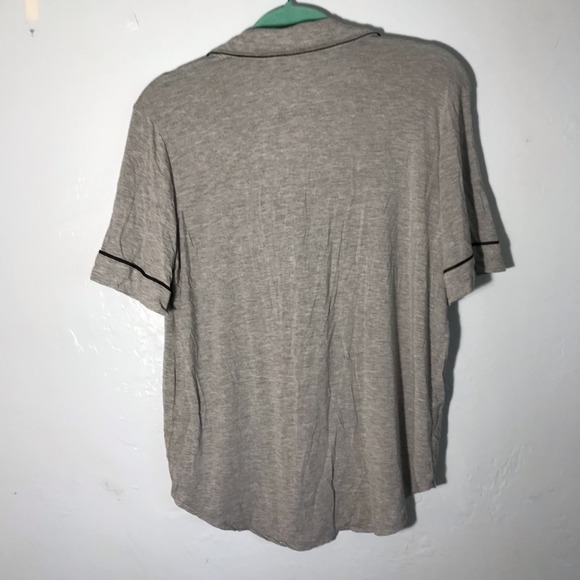 Victoria’s Secret super soft gray button down pocket pajama top size S - Picture 4 of 5